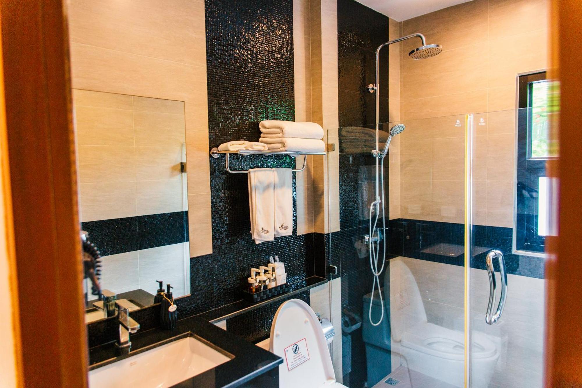 Wealth Boutique Hotel Chiang Mai Bagian luar foto